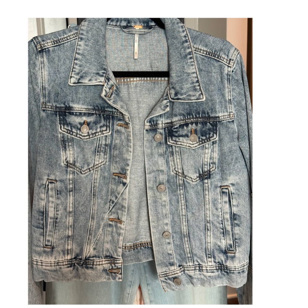 Free People Light Wash Denim Jean Jacket - Picture 11 of 15